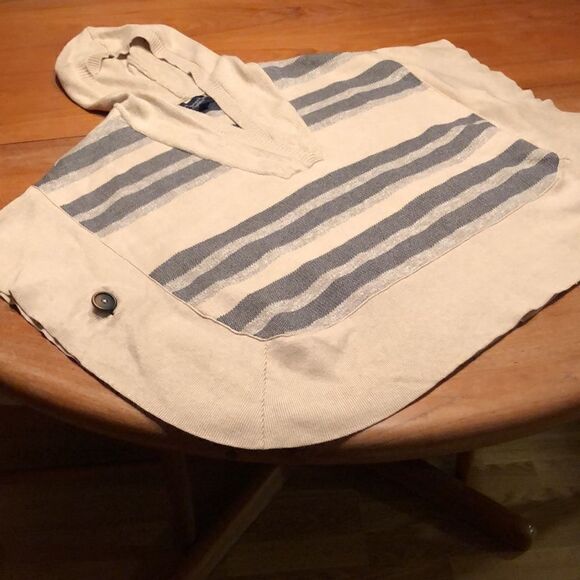 American Eagle Outfitters Poncho Sweater very roomy XS/S Cute - Picture 3 of 9